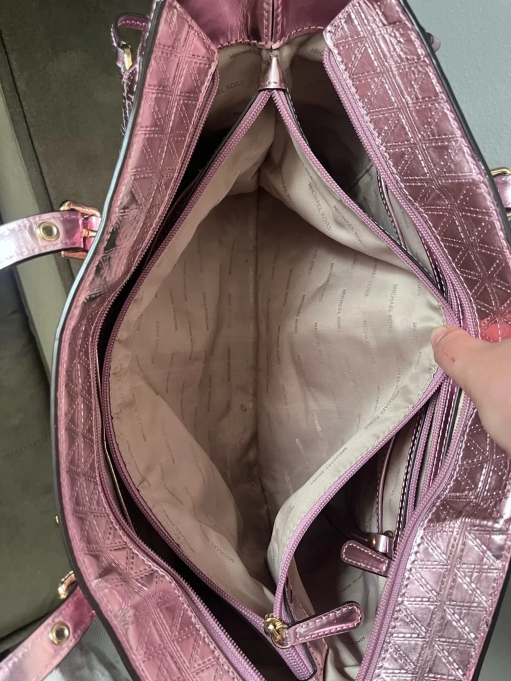 Michael Kors Metallic Rose Pink voyager Quilted Tote - Picture 13 of 17
